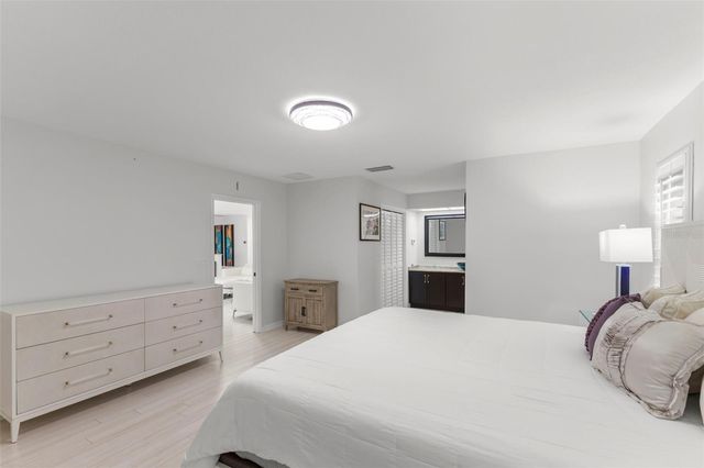 2836 QUAIL HOLLOW ROAD W, Clearwater, FL 33761