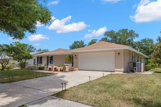 2836 QUAIL HOLLOW ROAD W, Clearwater, FL 33761