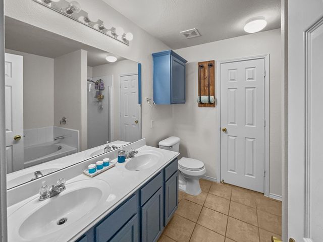 8828 King Ranch Drive, Cross Roads, TX 76227