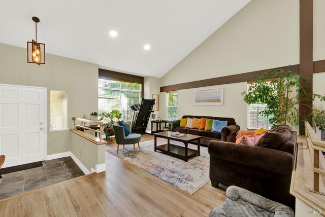 2469 Bay Hill Cir, Fairfield, CA 94534