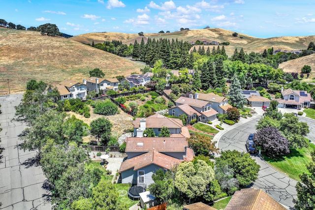 2469 Bay Hill Cir, Fairfield, CA 94534