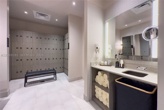 159 NE 6th St 3013, Miami, FL 33132