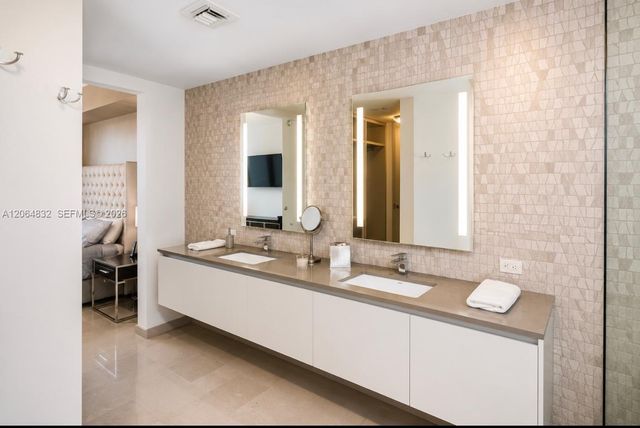 88 SW 7th Street 3709, Miami, FL 33130