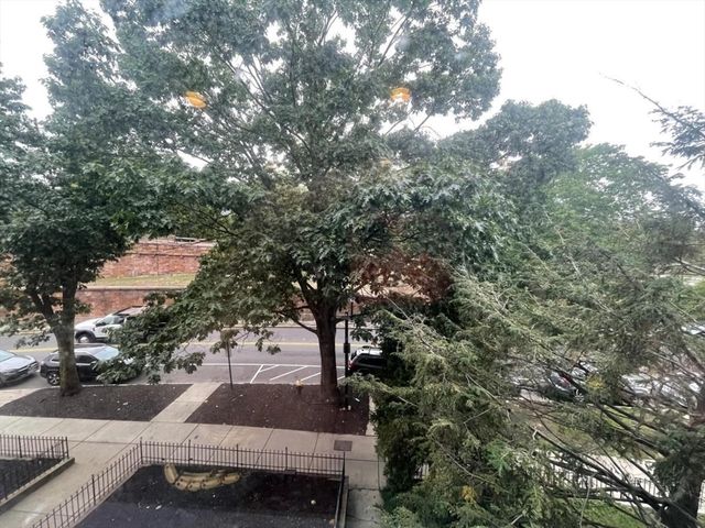 394 Riverway 4, Boston, MA 02115