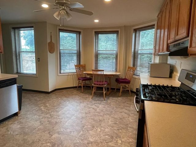 394 Riverway 4, Boston, MA 02115