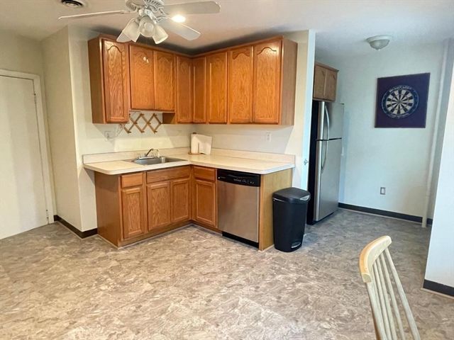 394 Riverway 4, Boston, MA 02115