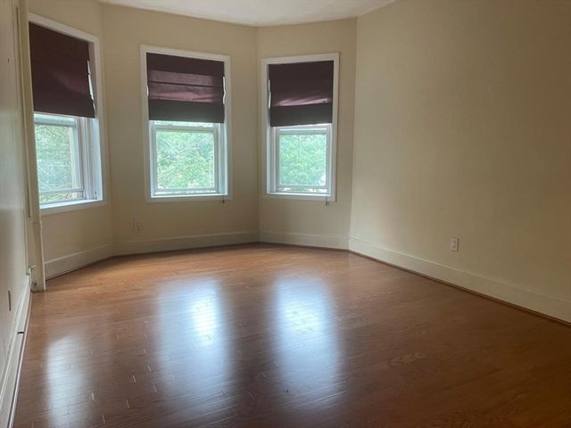 394 Riverway 4, Boston, MA 02115