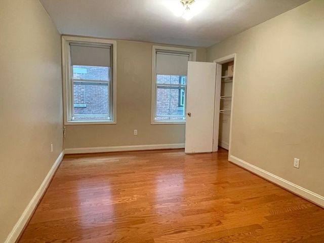 394 Riverway 4, Boston, MA 02115