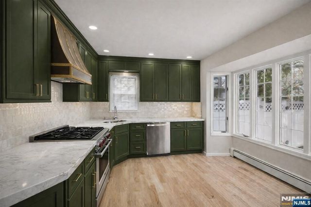 32 Highview Avenue, Woodcliff Lake, NJ 07677