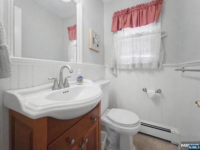 32 Highview Avenue, Woodcliff Lake, NJ 07677