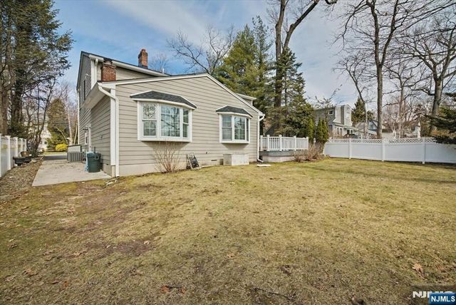 32 Highview Avenue, Woodcliff Lake, NJ 07677