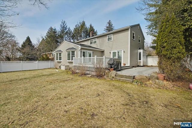 32 Highview Avenue, Woodcliff Lake, NJ 07677