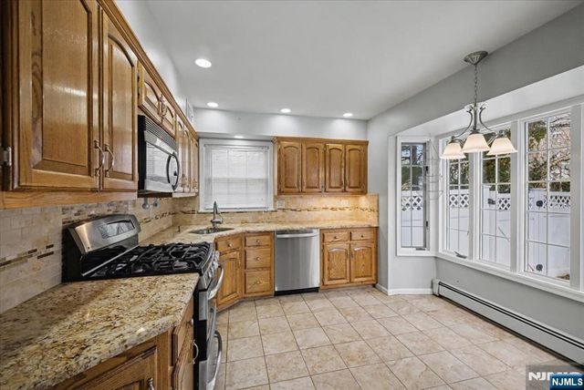 32 Highview Avenue, Woodcliff Lake, NJ 07677