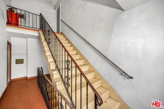 1050 N Laurel Avenue, West Hollywood, CA 90046