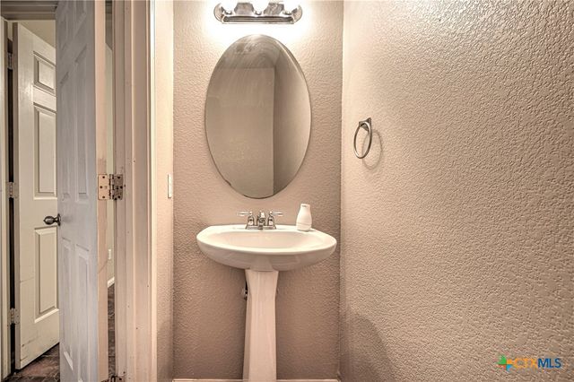 209 Crowfoot Drive, Harker Heights, TX 76548