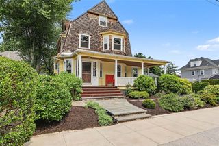 16 Hudson Place, Cranston, RI 02905