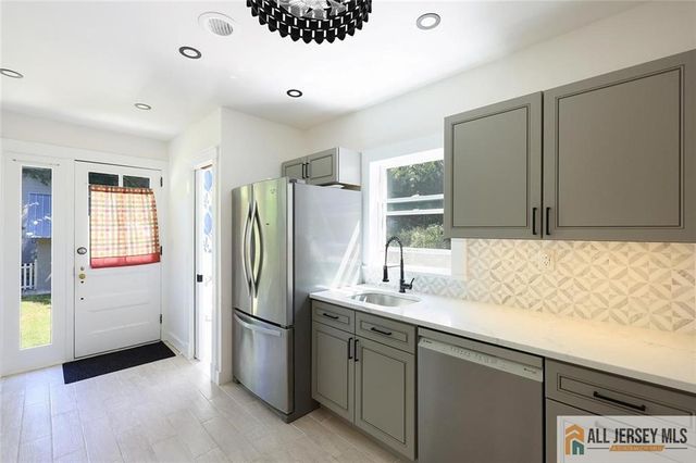 101 S 4th Avenue, Highland Park, NJ 08904