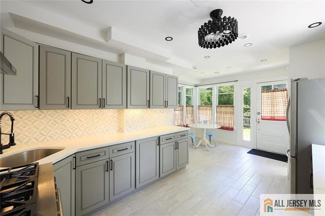 101 S 4th Avenue, Highland Park, NJ 08904