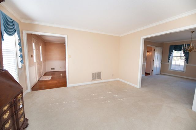 125 Williamsburg Drive, Spartanburg, SC 29302