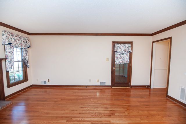 125 Williamsburg Drive, Spartanburg, SC 29302