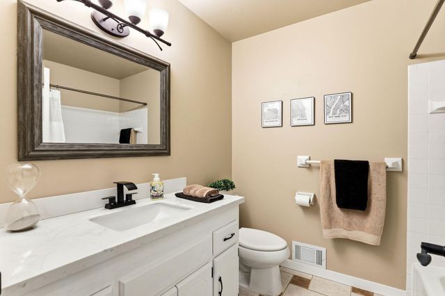 17152 Gage Way, Lakeville, MN 55024