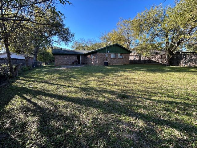 4749 Forest Wood Drive, Forest Hill, TX 76119