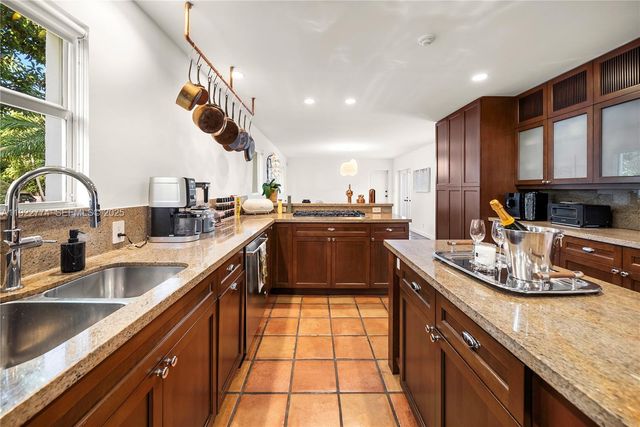 5181 La Gorce Dr, Miami Beach, FL 33140