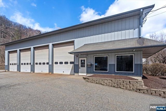 7 White Road, West Milford, NJ 07421