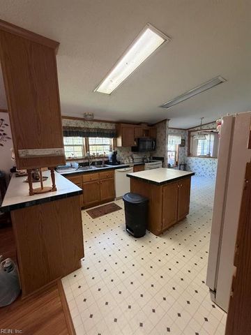 6377 Wild Acres TRL, Gloucester, VA 23061