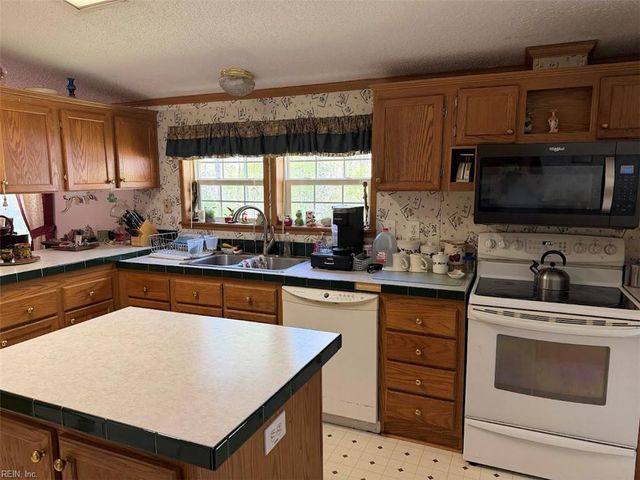 6377 Wild Acres TRL, Gloucester, VA 23061