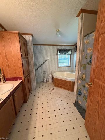 6377 Wild Acres TRL, Gloucester, VA 23061