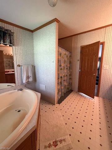 6377 Wild Acres TRL, Gloucester, VA 23061