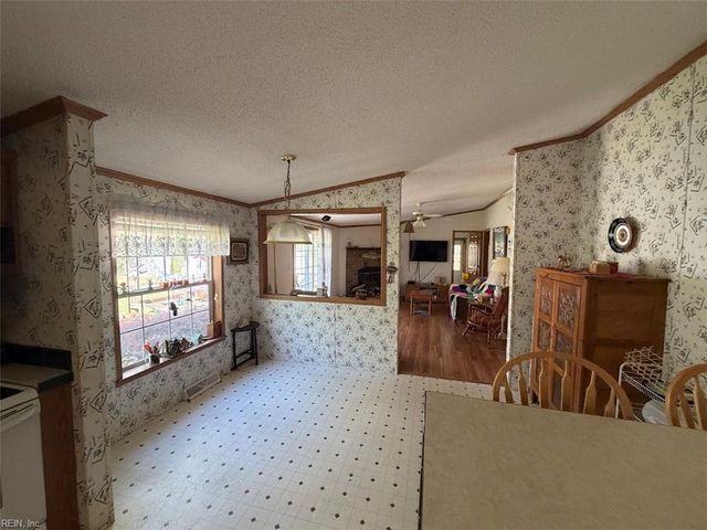 6377 Wild Acres TRL, Gloucester, VA 23061