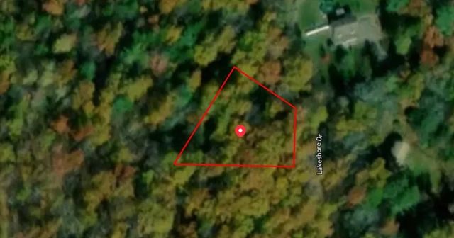 60 Lakeshore Dr, Monson, MA 01057