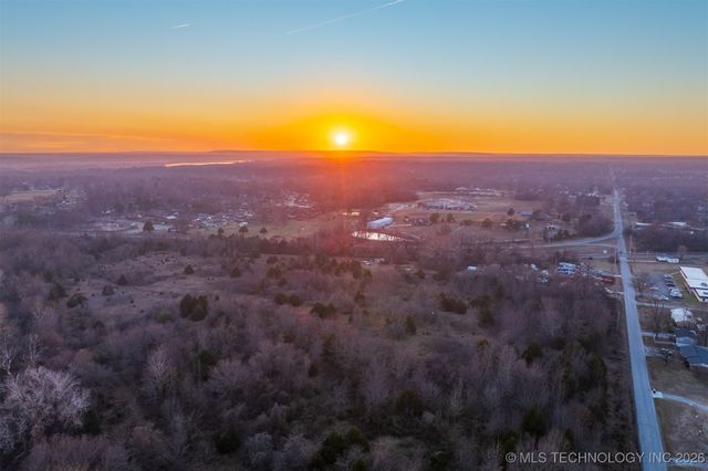 12 E 151st Street S, Coweta, OK 74429