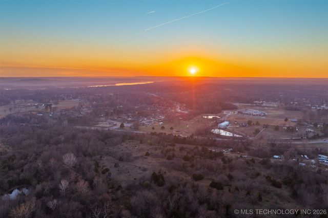 12 E 151st Street S, Coweta, OK 74429