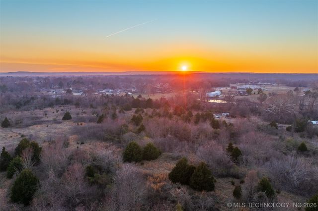 12 E 151st Street S, Coweta, OK 74429