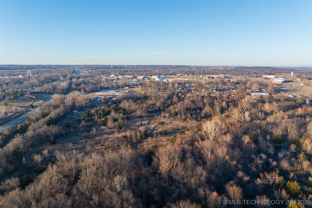 12 E 151st Street S, Coweta, OK 74429