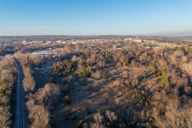 12 E 151st Street S, Coweta, OK 74429