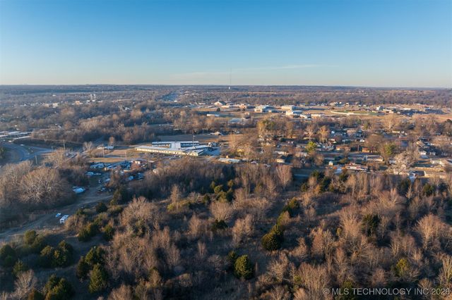 12 E 151st Street S, Coweta, OK 74429