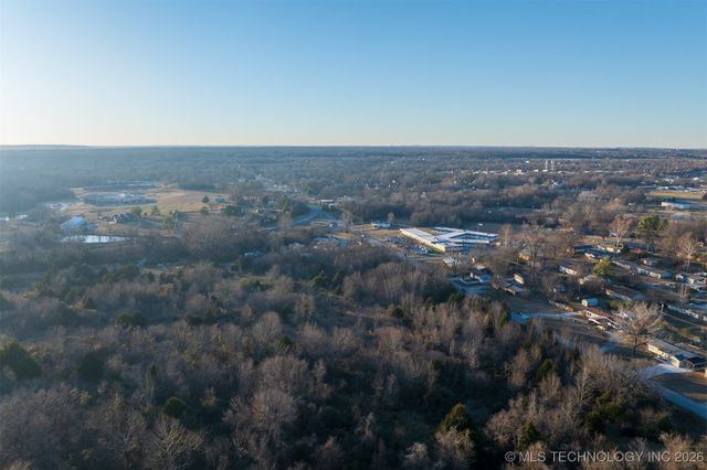 12 E 151st Street S, Coweta, OK 74429