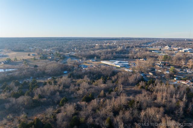12 E 151st Street S, Coweta, OK 74429