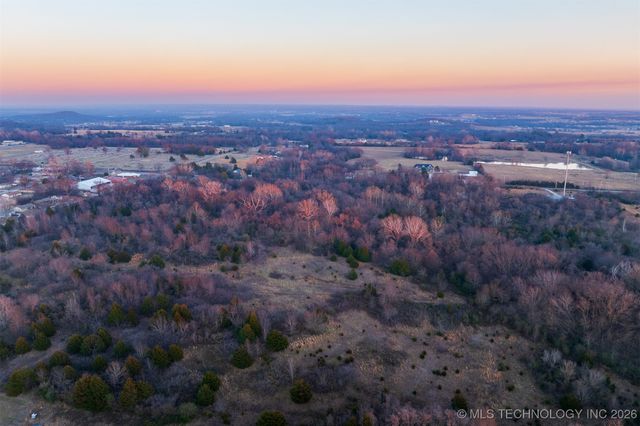 12 E 151st Street S, Coweta, OK 74429