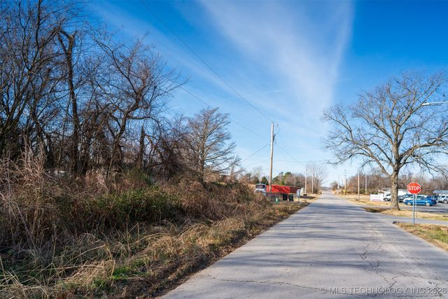 12 E 151st Street S, Coweta, OK 74429