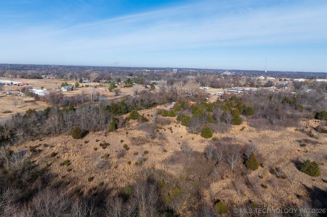 12 E 151st Street S, Coweta, OK 74429