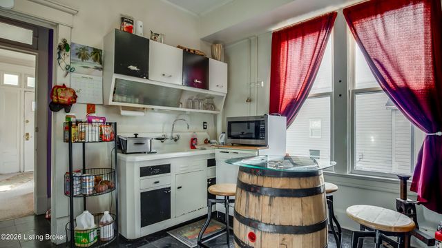 1402 S 28th St, Louisville, KY 40211