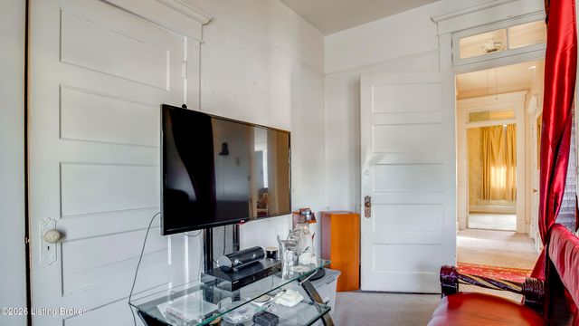 1402 S 28th St, Louisville, KY 40211