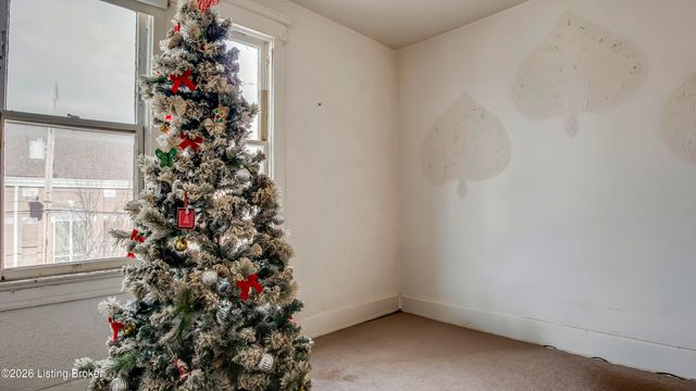 1402 S 28th St, Louisville, KY 40211