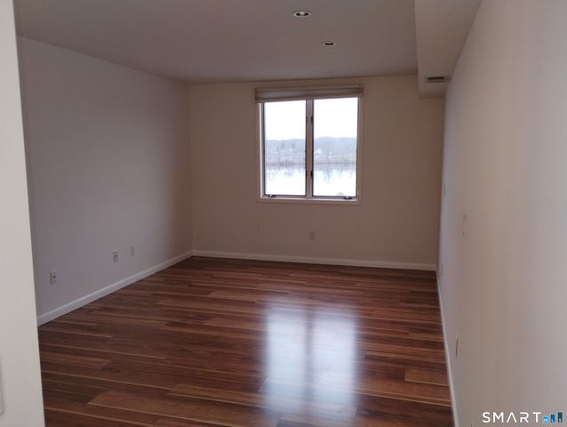 523 Popes Island Road 523, Milford, CT 06461