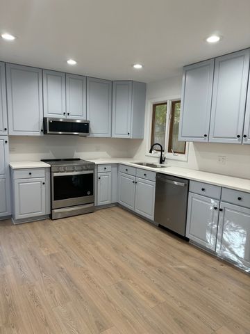 938 Hemlock Street, Deerfield, IL 60015